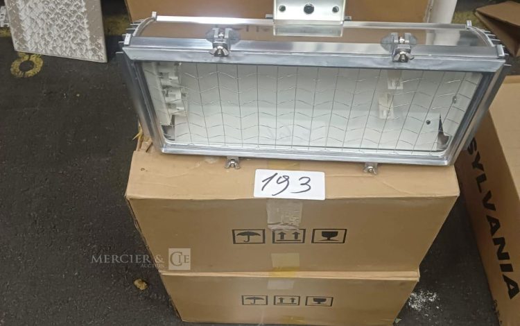 autre Lot de 5 projecteurs model Concord , 2x24W , 230-240V , IP54 marque SYLVANIA  689