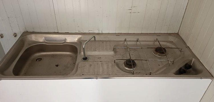 CNSE ABRI CHNATIER 9M2 ISOLE+WC  2098YY71