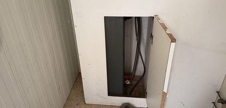 CNSE ABRI CHNATIER 9M2 ISOLE+WC  2098YY71