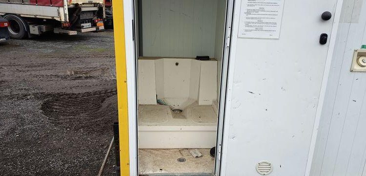 CNSE ABRI CHNATIER 9M2 ISOLE+WC  2098YY71