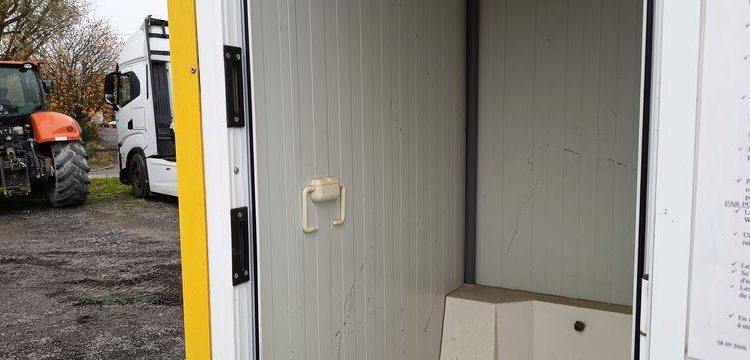 CNSE ABRI CHNATIER 9M2 ISOLE+WC  2098YY71