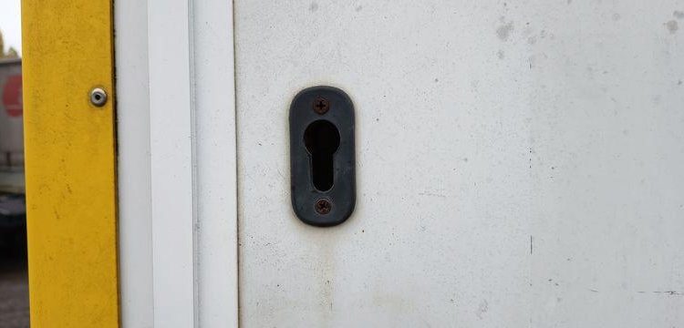 CNSE ABRI CHNATIER 9M2 ISOLE+WC  2098YY71