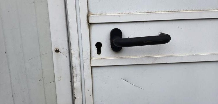 CNSE ABRI CHNATIER 9M2 ISOLE+WC  2098YY71