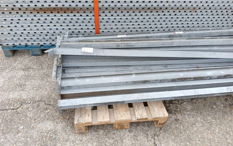 autre Lot d’environ 25ml de racks avec 2 étagères, dimensions: 110cm x 520cm  520