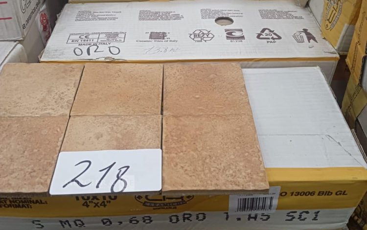 autre Lot d’environ 13,8m2 de carrelage 10cm x 10cm couleur ORO  714