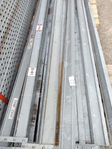 autre Lot d’environ 25ml de racks avec 2 étagères, dimensions: 110cm x 520cm  521