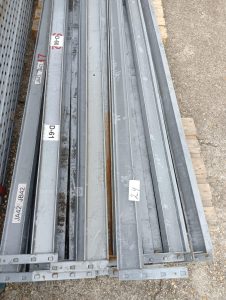 autre Lot d’environ 22ml de racks avec 2 étagères, dimensions : 110cm x520cm  523