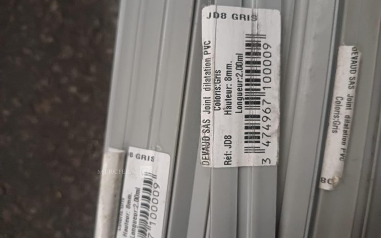 autre Lot de 80 de joint dilatations PVC coloris gris , hauteur 8mm , longueur 2 ml  761