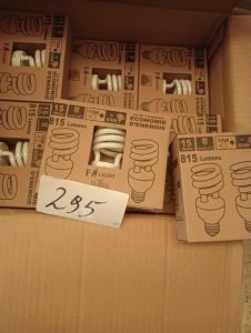 autre Lot d’environ 1000 ampoules 15W , 815 lumens , culot E27 , F light  789