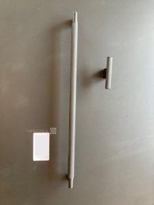 autre Lot de poignées en inox, compatible avec la cuisine du lot 401        Contient 5  406