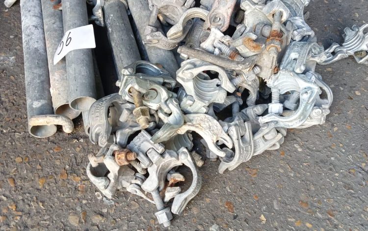 autre Lot comprenant 40 collier d’échafaudage et 10 barres d’amarrage échafaudage  555