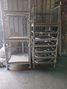 autre Lot comprenant 4 caisses-palettes industrielles grillagé métallique et 6 caisses  556