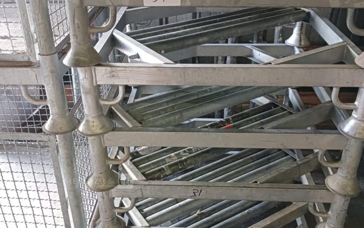 autre Lot comprenant 4 caisses-palettes industrielles grillagé métallique et 6 caisses  556