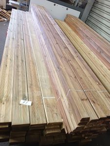 autre Lot comprenant environ 50m2 de lames pour terrasse en bois, chaque lame à enviro  568
