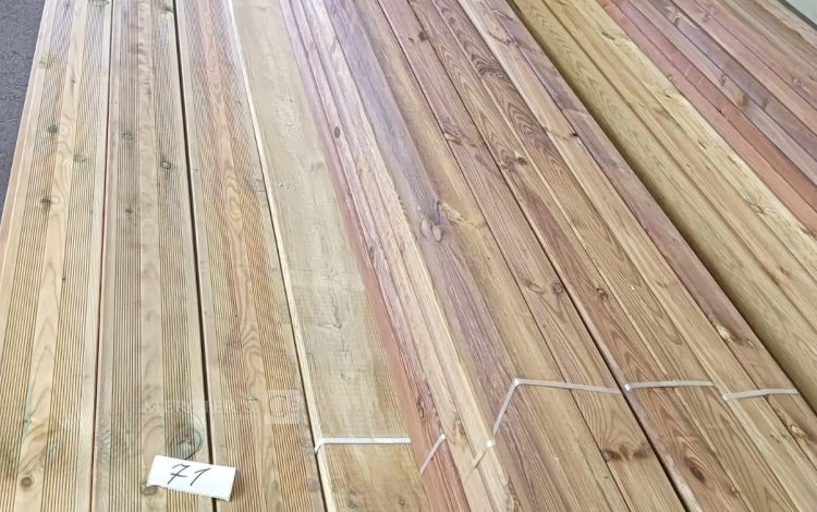 autre Lot comprenant environ 50m2 de lames pour terrasse en bois, chaque lame à enviro  568