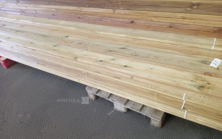 autre Lot comprenant environ 50m2 de lames pour terrasse en bois, chaque lame à enviro  568