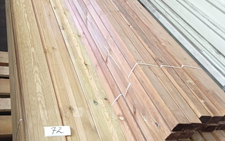 autre Lot comprenant environ 50m2 de lames pour terrasse en bois, chaque lame à enviro  569