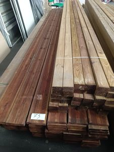 autre Lot comprenant environ 60m2 de lames pour terrasse en bois, chaque lame à enviro  570