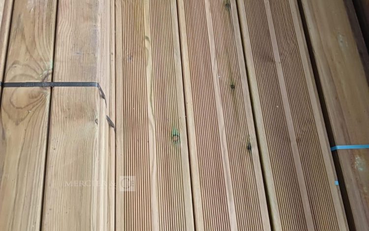 autre Lot comprenant environ 60m2 de lames pour terrasse en bois , chaque lames à envi  571