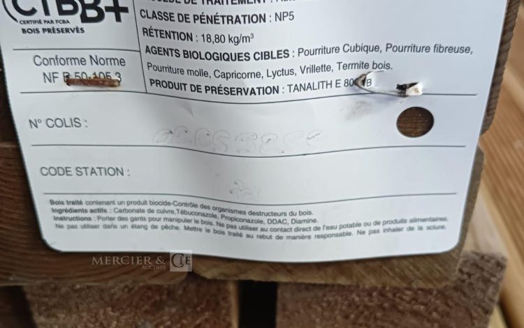 autre Lot comprenant environ 60m2 de lames pour terrasse en bois , chaque lames à envi  572
