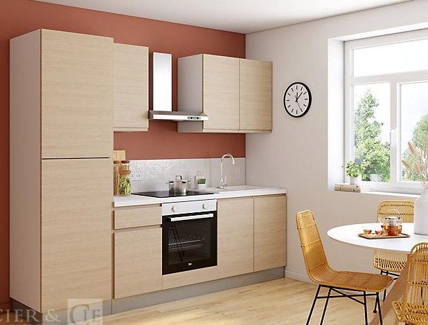 autre Cuisine compacte de 2,40 ml  au décor bois clair avec lignes épurées. Façades so  579