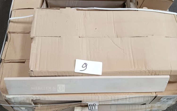 autre Lot comprenant environ 294ml de plinthe de 8x60cm  508