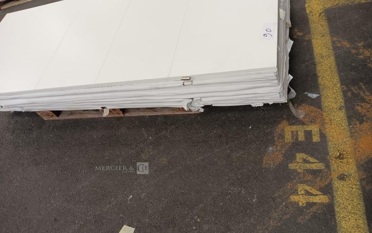 autre Lot de 7 portes sans bâtis , ouverture droite , couleur blanche. Dimensions 83cm  587