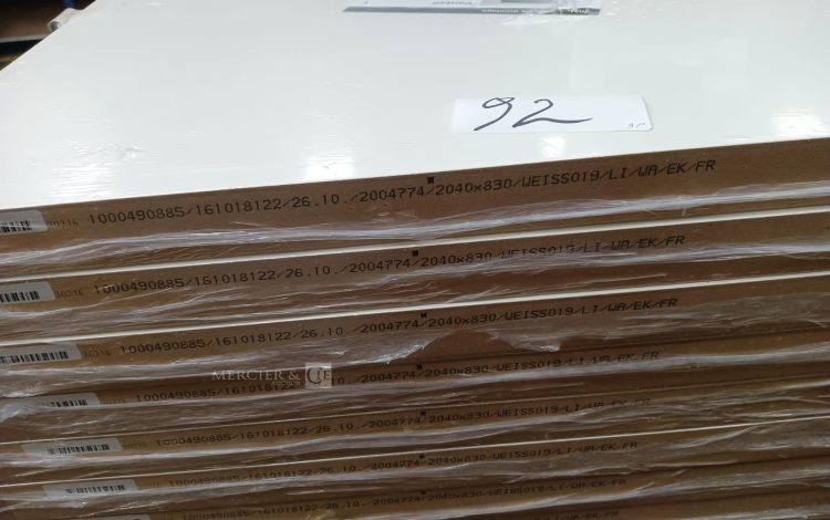 autre Lot de 9 portes sans bâtis , ouverture droite , couleur blanche. Dimensions :  8  589