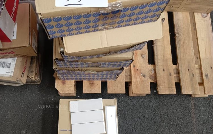 autre Lot de 7 boites de 60 pièces de faïence Extruded Flat de 5x15cm , beige  596
