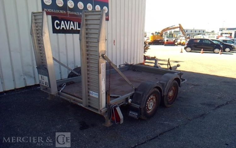 HUBIERE REMORQUE PORTE ENGIN 2T  BJ-934-AD