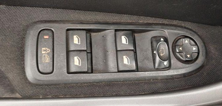PEUGEOT 308 5 PORTES 1,6 HDI 8V FAP BLUE LION 92 CV – DIESEL – 237260 KMS – ANNEE 2011  BS-202-NS