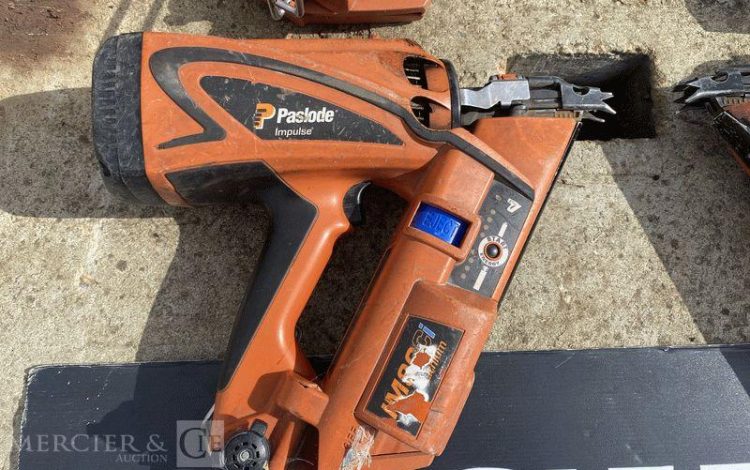 PASLODE LOT DE 4 CLOUEURS ELECTRIQUE PASLODE  BT050