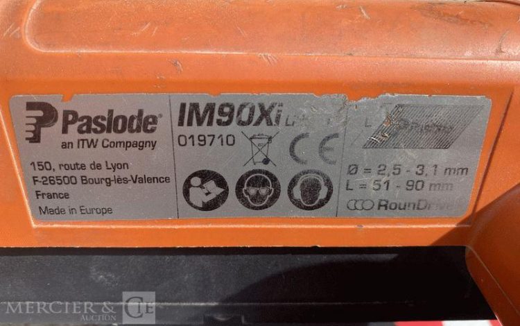 PASLODE LOT DE 4 CLOUEURS ELECTRIQUE PASLODE  BT050