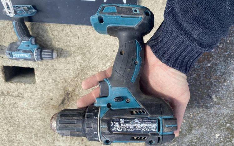 MAKITA LOT DE 3 VISSEUSES A PERCUSSIONS DDF482 SUR BATTERIE 18V  BT070