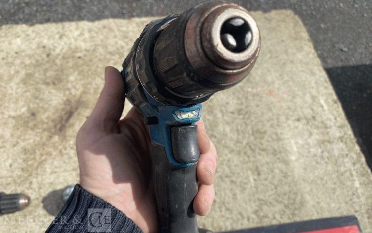 MAKITA LOT DE 3 VISSEUSES A PERCUSSIONS DDF482 SUR BATTERIE 18V  BT070