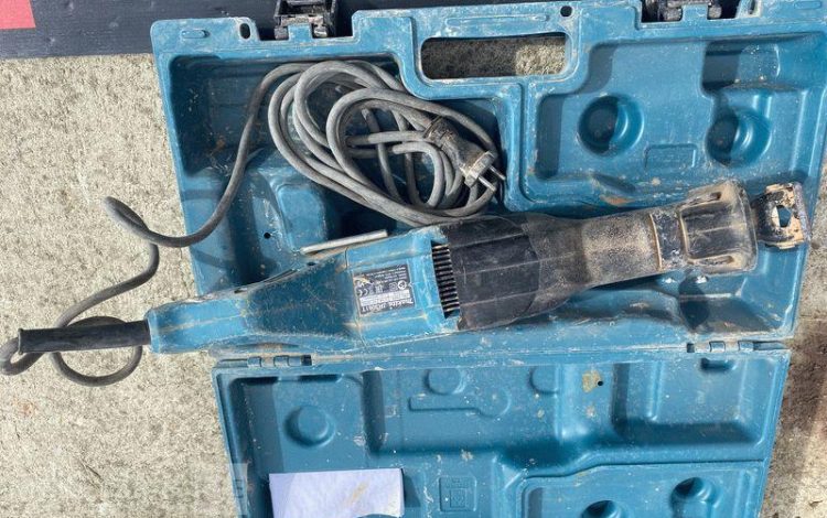 MAKITA SCIE SABRE JR3061T – 230V  BT080