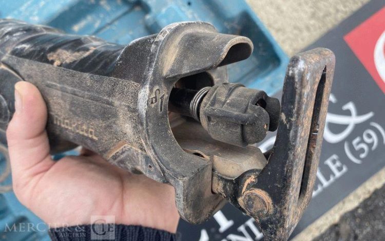 MAKITA SCIE SABRE JR3061T – 230V  BT080