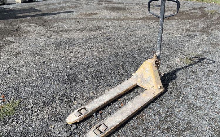 TRANSPALETTE MANUEL CAPACITE 2,5T  BT100