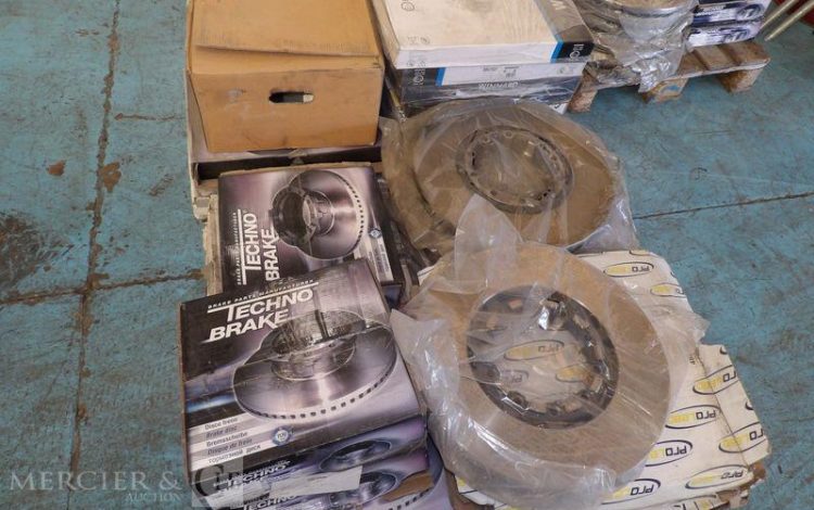 LOT DE 11 PALETTES DIVERS MATERIELS MECANIQUE POUR POIDS LOURDS  CAM3