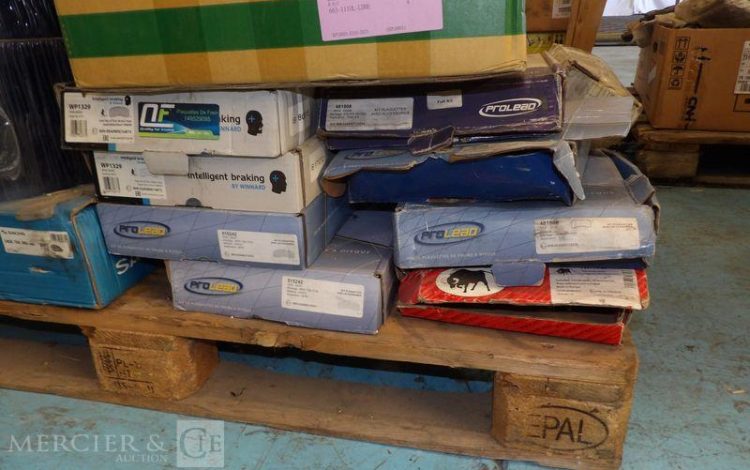 LOT DE 11 PALETTES DIVERS MATERIELS MECANIQUE POUR POIDS LOURDS  CAM3