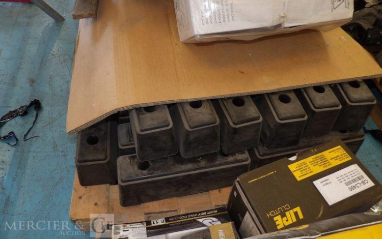 LOT DE 11 PALETTES DIVERS MATERIELS MECANIQUE POUR POIDS LOURDS  CAM3