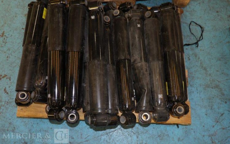 LOT DE 11 PALETTES DIVERS MATERIELS MECANIQUE POUR POIDS LOURDS  CAM3