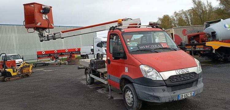 IVECO V35S11 AVEC NACELLE INF 15M  CB-682-TE