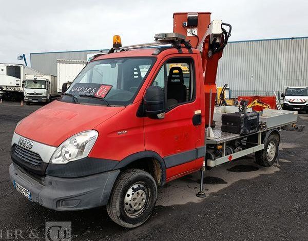IVECO V35S11 AVEC NACELLE INF 15M  CB-682-TE
