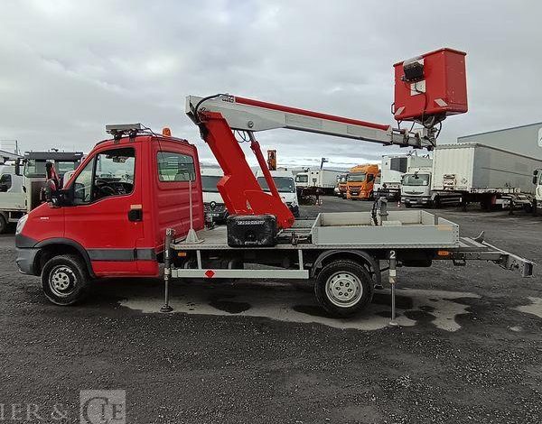IVECO V35S11 AVEC NACELLE INF 15M  CB-682-TE