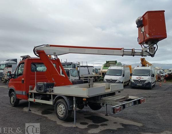 IVECO V35S11 AVEC NACELLE INF 15M  CB-682-TE