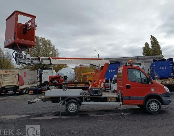 IVECO V35S11 AVEC NACELLE INF 15M  CB-682-TE