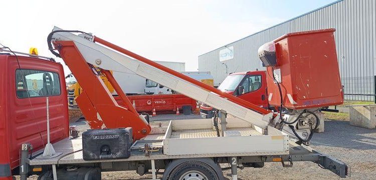 IVECO V35S11 AVEC NACELLE INF 15M  CB-682-TE