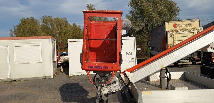 IVECO V35S11 AVEC NACELLE INF 15M  CB-682-TE