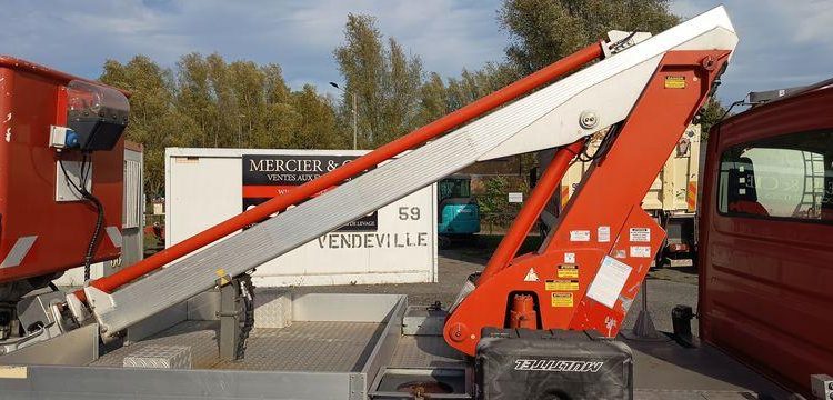 IVECO V35S11 AVEC NACELLE INF 15M  CB-682-TE